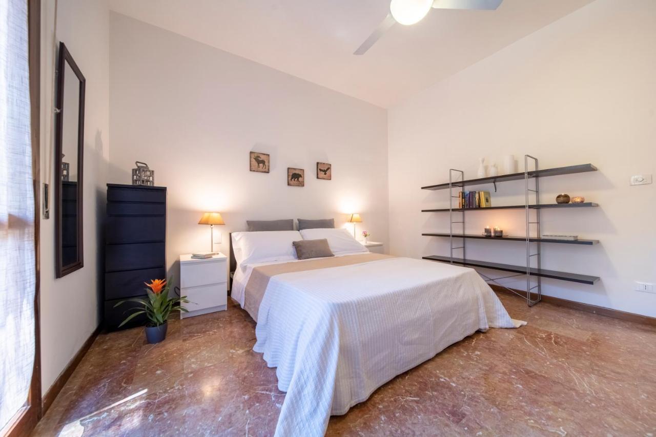 Cozy Roman Apartment With Parking Флоренция Экстерьер фото