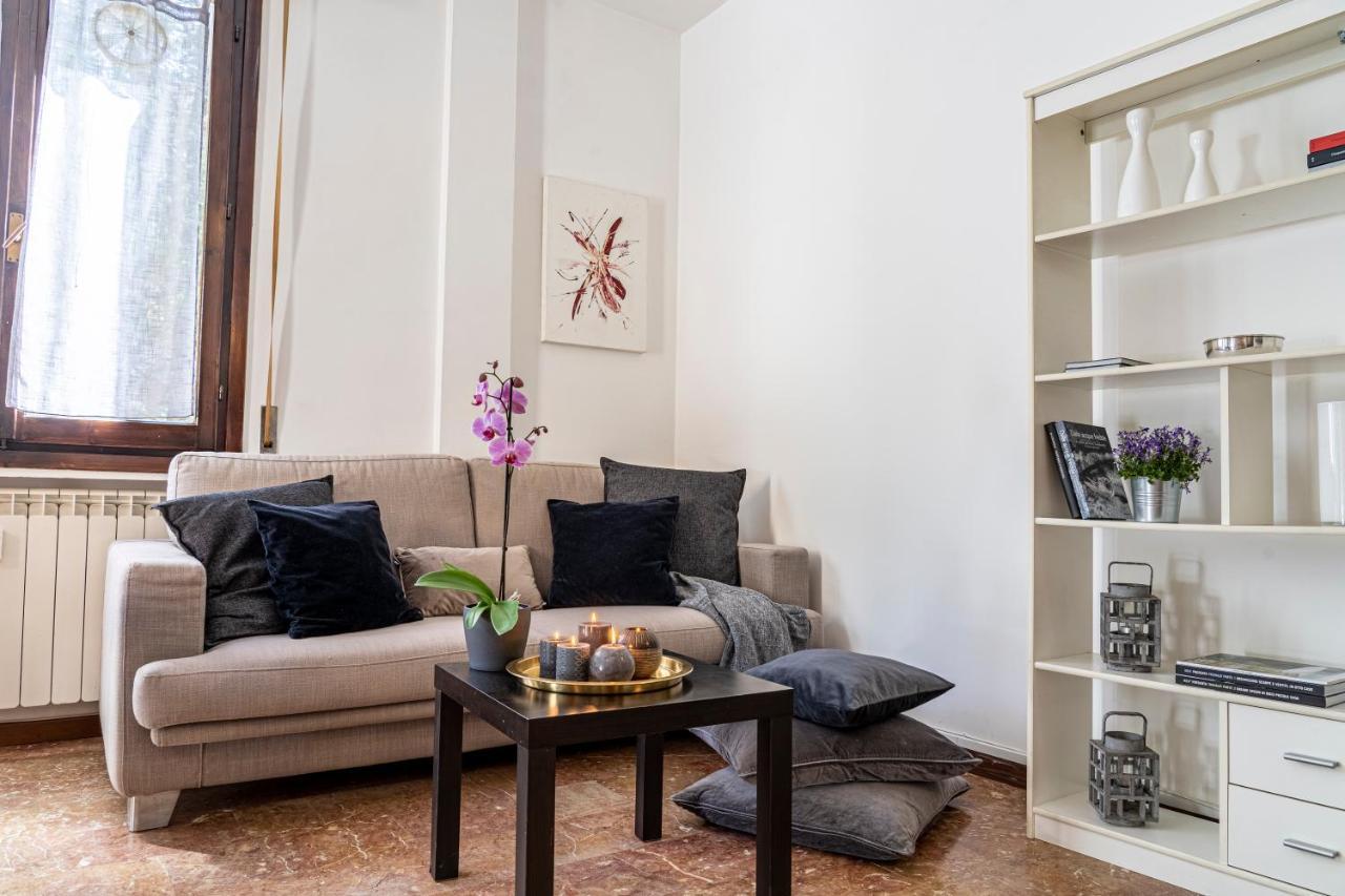 Cozy Roman Apartment With Parking Флоренция Экстерьер фото