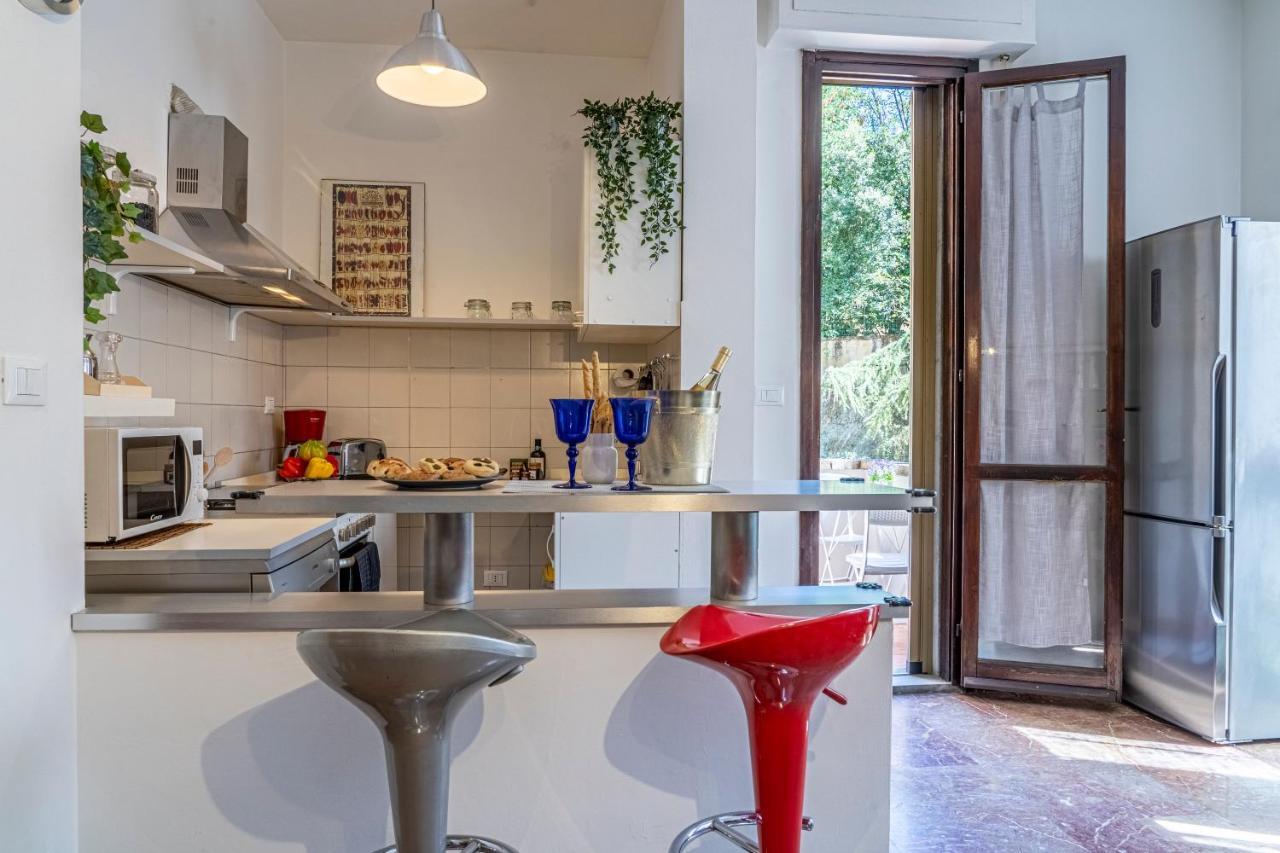 Cozy Roman Apartment With Parking Флоренция Экстерьер фото
